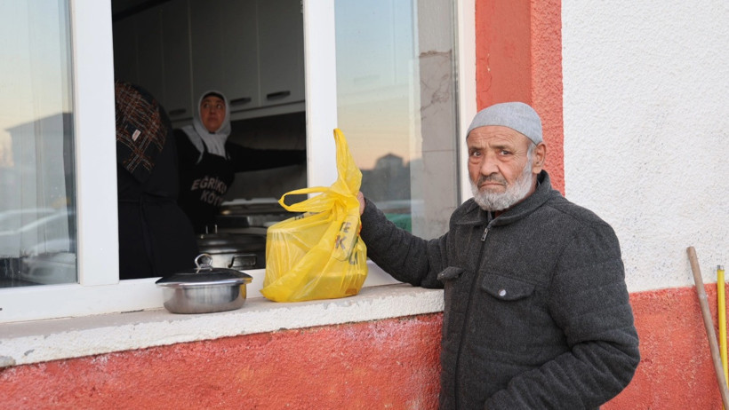 Bu k&ouml;yde iftar vakti evlerde yemek pişirmek yasaklandı - Resim : 5