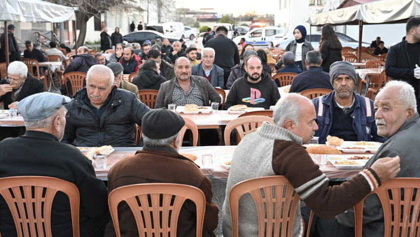 Belediyenin iftarına yoğun talep: 'En son ne zaman etli yemek yediğimi hatırlamıyorum' - Resim : 4