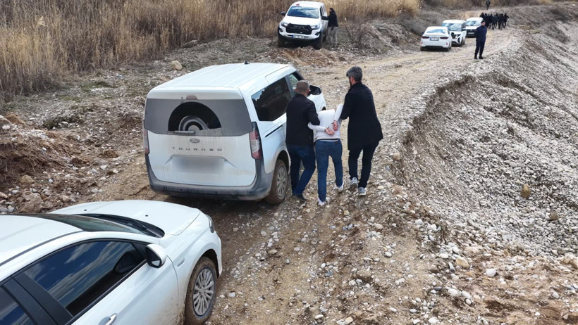 Hırsızı &ccedil;ığlıklarıyla korkuttu: 'Bayan' diye yapıyorlar, bırakmayacağım - Resim : 1