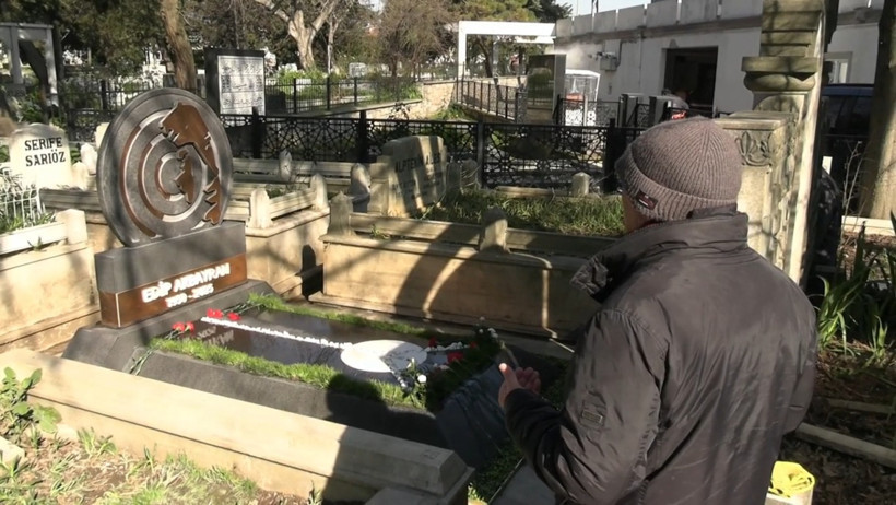 Edip Akbayram ölüm yıl dönümünde mezarı başında anıldı - Resim : 1