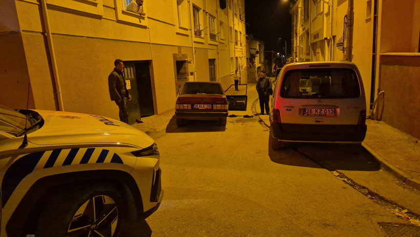 Sevgilisinden ayrıldı, sokak ortasında aracını parçaladı - Resim : 2