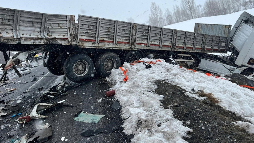 Tatvan’da feci kaza: 2 ölü, 5 yaralı - Resim : 3