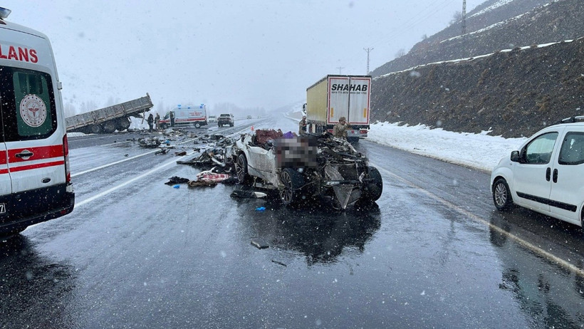 Tatvan’da feci kaza: 2 ölü, 5 yaralı - Resim : 1