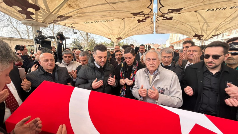 İlber Ortaylı son yolculuğuna uğurlandı - Resim : 4