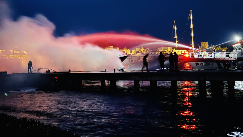 Yalıkavak marinada yangın: Motoryatlar suya gömüldü - Resim : 4