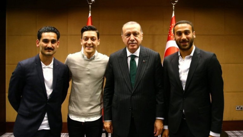 Mesut Özil'in babası dertli: Cumhurbaşkanı Erdoğan'la olan fotoğrafı için 8 yıl sonra konuştu - Resim : 2