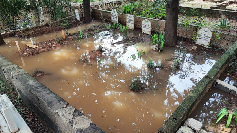 Mezarlığa gidenler şoke oldu - Resim : 1