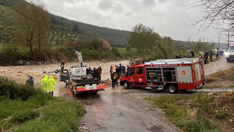 Sele kapılan ara&ccedil;ta can pazarı: 1 &ouml;l&uuml;, 1 yaralı - Resim : 4