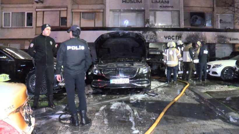 Beşiktaş’ta oto kiralama şirketinde yangın: 15 lüks araç küle döndü - Resim : 1