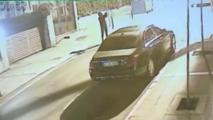 Beşiktaş’ta oto kiralama şirketinde yangın: 15 lüks araç küle döndü - Resim : 4