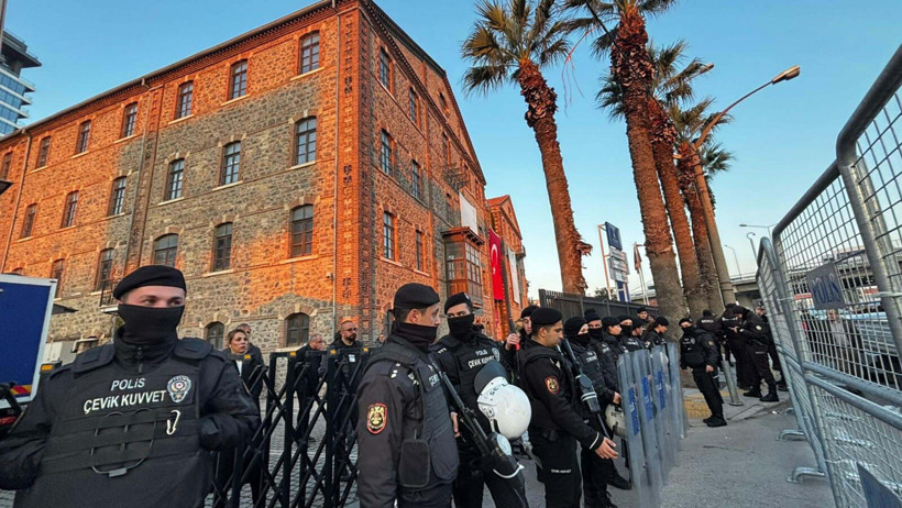 Cemil Tugay, polis ablukası sonrası apar topar Türkiye'ye döndü: Utanç vakası - Resim : 1