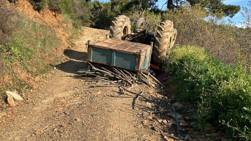 Traktör faciası: Aynı aileden 3 kişi hayatını kaybetti - Resim : 1