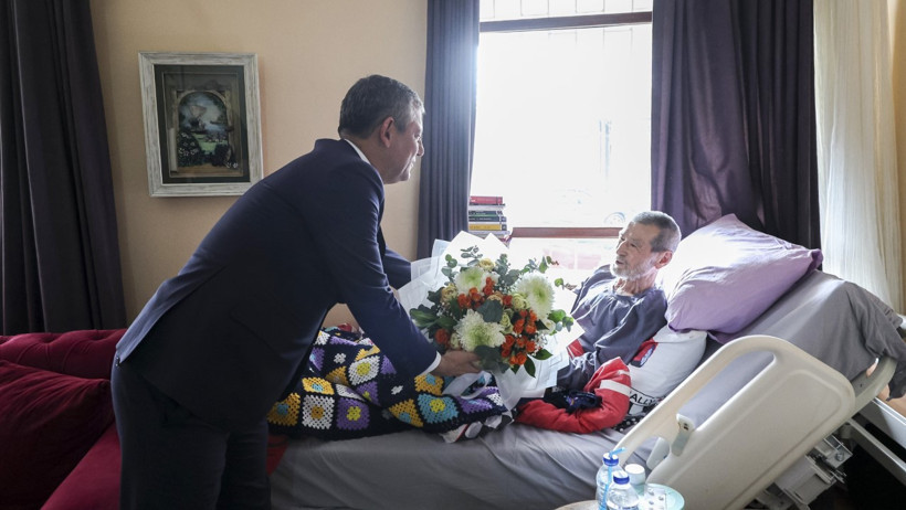 &Ouml;zel'den Cevdet Selvi ve Ahmet Telli'ye ziyaret - Resim : 1