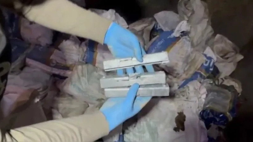 İstanbul&rsquo;da b&uuml;y&uuml;k operasyon: Toprak altında binlerce silah par&ccedil;ası ele ge&ccedil;irildi - Resim : 3