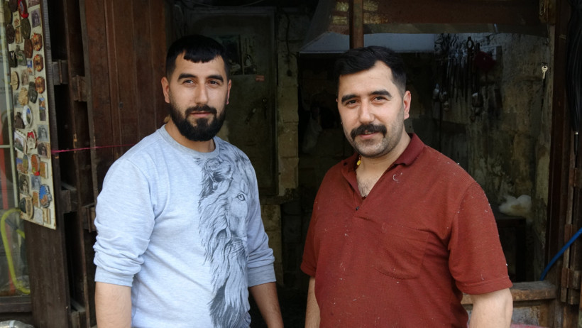 İkiz kardeşler baba mesleği ile kişi başı aylık 80 bin lira kazanıyor - Resim : 1