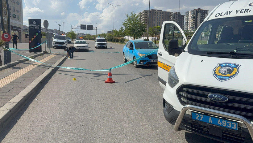 Kız arkadaşı ile birlikte taksiciyi rehin alıp, polisle &ccedil;atıştı - Resim : 3