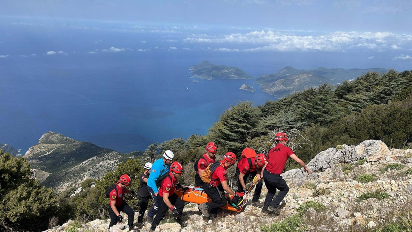 Fethiye’de yamaç paraşütü kazası: Kayalıklara düşen Rus turist ağır yaralandı - Resim : 1