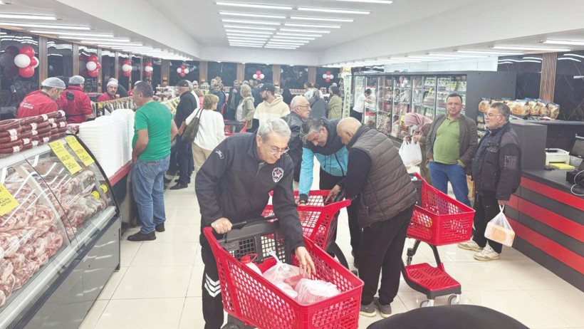 Bayram öncesi ucuz et kuyruğu - Resim : 3