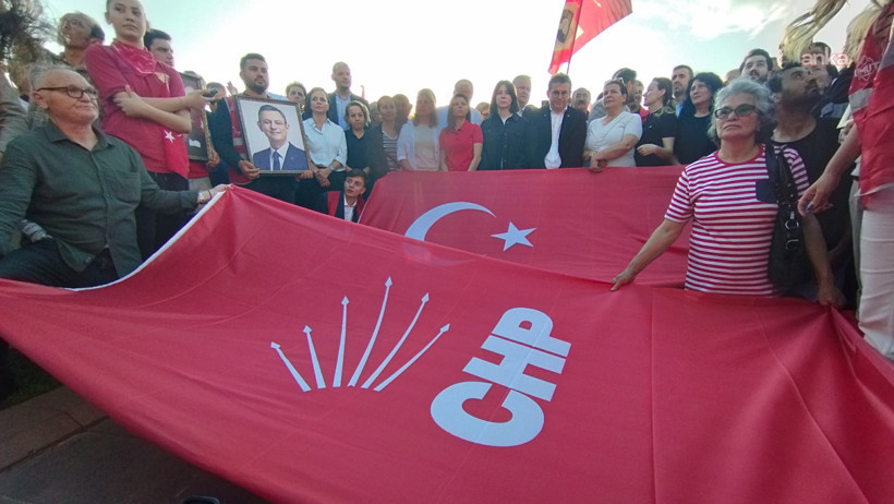 İzmir’de mutlak butlan protestosu: Tebligatları yırtıp atıyoruz - Resim : 4