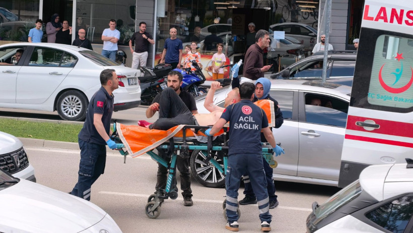 Yol kavgasında kan aktı! 1&rsquo;i polis 5 yaralı - Resim : 2