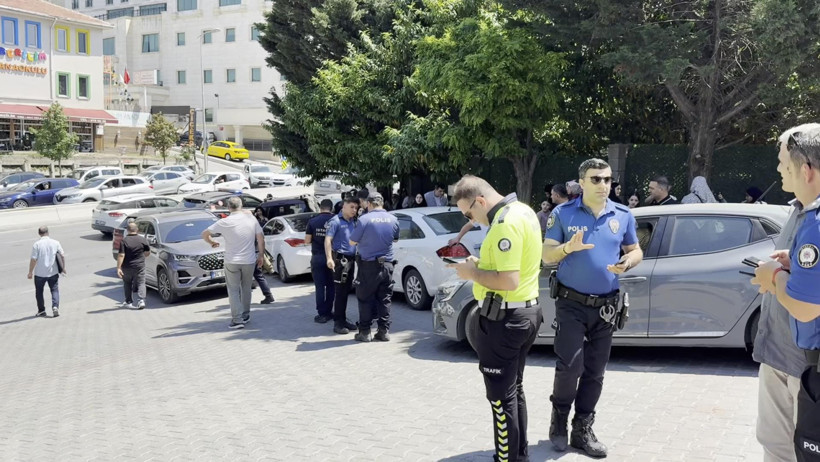 Araç velilerin arasına daldı: 6 yaralı - Resim : 1