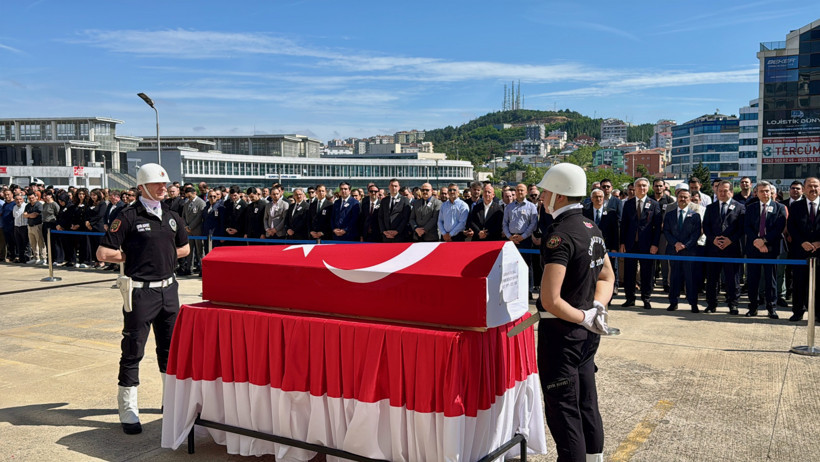 Duruşmada geçirdiği kalp krizi sonucu ölen savcı için adliyede tören düzenlendi - Resim : 2