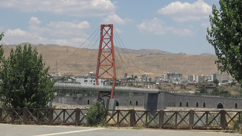 Cizre'de termometreler 41 dereceyi gösterdi, cadde ve sokaklar boş kaldı - Resim : 1