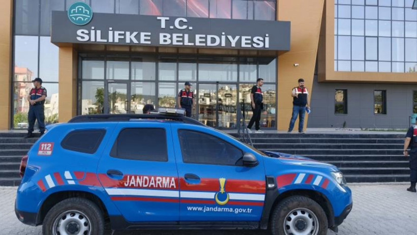 Silifke Belediyesi'ne operasyon: Belediye Başkanı Mustafa Turgut gözaltına alındı - Resim : 1
