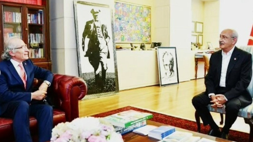 Ressam Hamza Saykan 2021'de CHP Genel Merkezi’'ne verdiği eserlerini geri aldı - Resim : 2