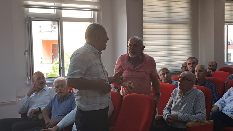 Arhavi'de halkı bilgilendirme toplantısında gerginlik - Resim : 2