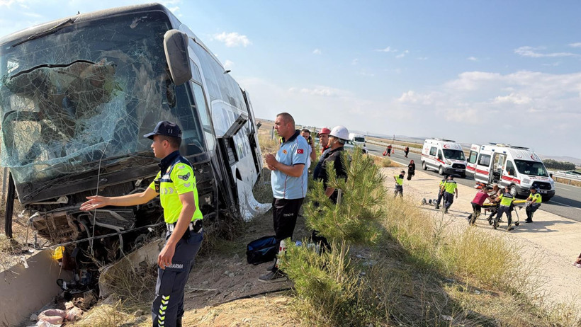 Yolcu otobüsü yoldan çıktı: 44 kişi yaralandı - Resim : 4