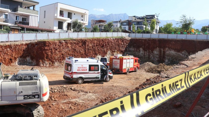 İnşaat kazısında göçük! Kepçe operatörü hayatını kaybetti - Resim : 4
