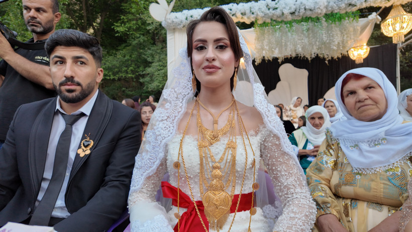 2 gün 2 gece düğün: 6 milyon TL'lik takı takıldı - Resim : 1