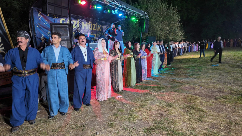 2 gün 2 gece düğün: 6 milyon TL'lik takı takıldı - Resim : 2