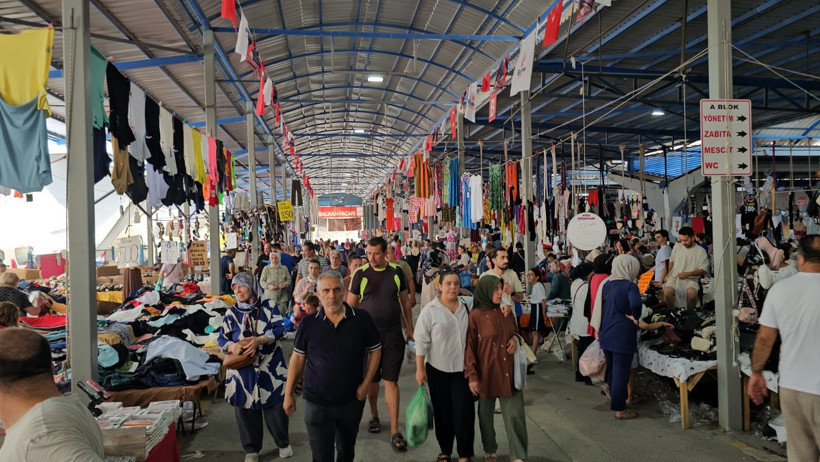 Pazarda kadınların görüntülerini çekerken yakalandı - Resim : 1