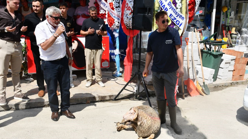 Tekel bayiyi dualarla açan imam konuştu - Resim : 2