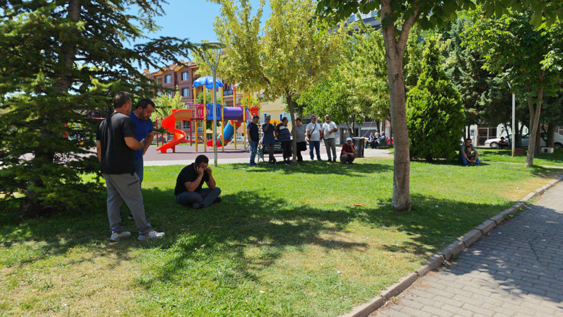 Eskişehir'de apartman otoparkında yangın: 6 kişi hastanelik oldu - Resim : 1