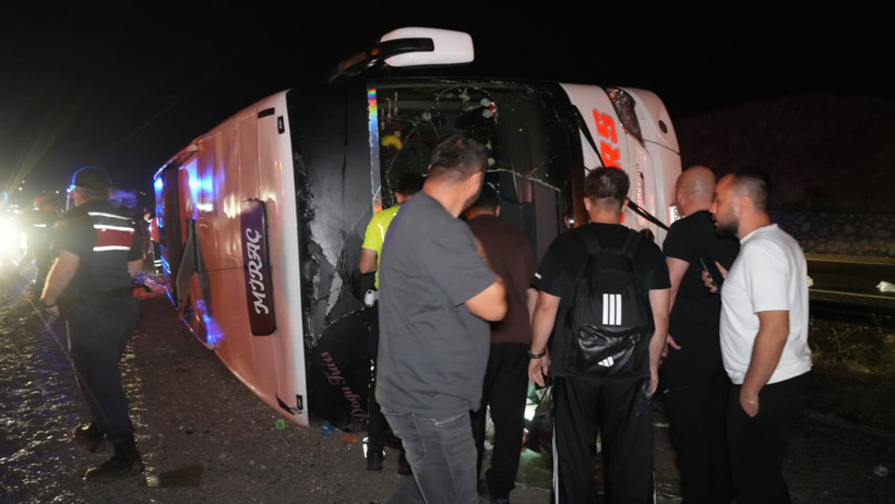 Kırıkkale'de yolcu otobüsü devrildi: Çok sayıda yaralı var - Resim : 1