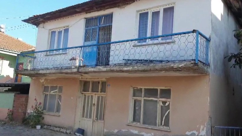 Oğluyla mahkemelik olan 90 yaşındaki anneye icra şoku! Evsiz kalma tehlikesiyle karşı karşıya - Resim : 2