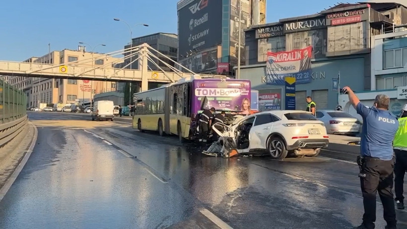 İstanbul'da katliam gibi kaza: &Ccedil;ok sayıda &ouml;l&uuml; var - Resim : 1