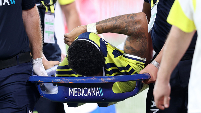 Oosterwolde sedyeyle çıktı: Fenerbahçe'de 29. dakika şoku - Resim : 1