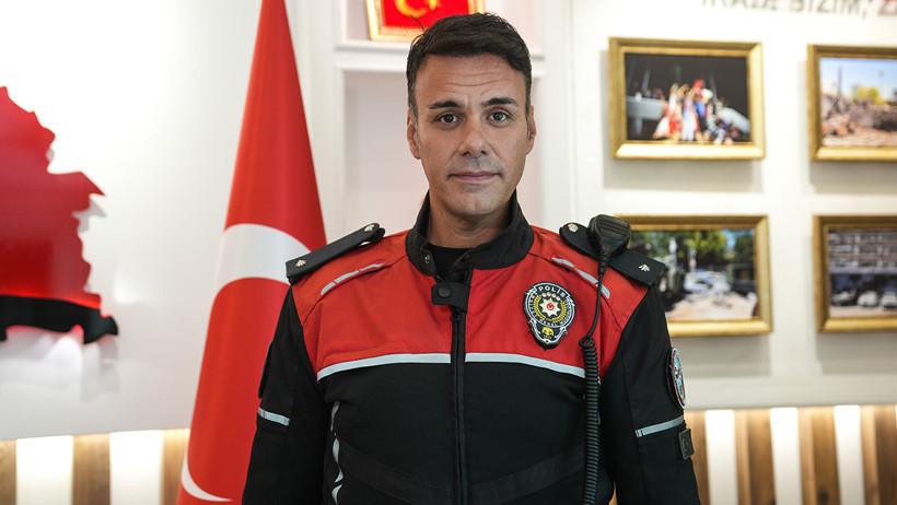 Fenerbahçe formalı çocuğa kalkan olan polis: "Küçük vücudundaki titreme üzücüydü" - Resim : 1