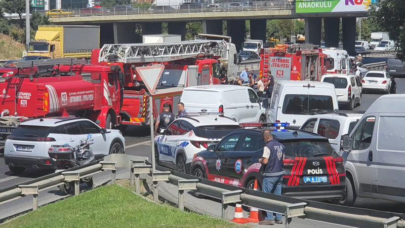 Motosiklet kamyonun altında kaldı - Resim : 1