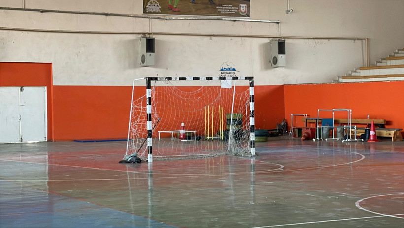 &Uuml;zerine kale direği devrilen &ccedil;ocuk &ouml;ld&uuml; - Resim : 1