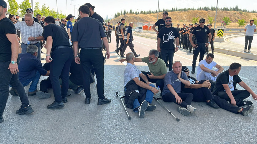 Oturma eylemindeki gaziler Güvenpark'tan çıkarıldı - Resim : 1