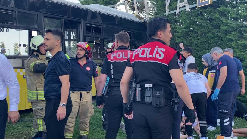 İETT otobüsü site duvarına çarptı: 2 ölü 16 yaralı - Resim : 4