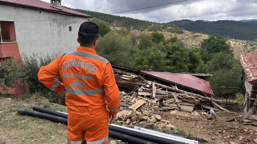 Köy evi tadilatında faciadan dönüldü: 5 yaralı - Resim : 3