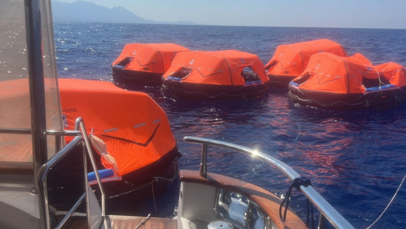 Girne açıklarında feribot battı: İçinde 267 kişi vardı - Resim : 2