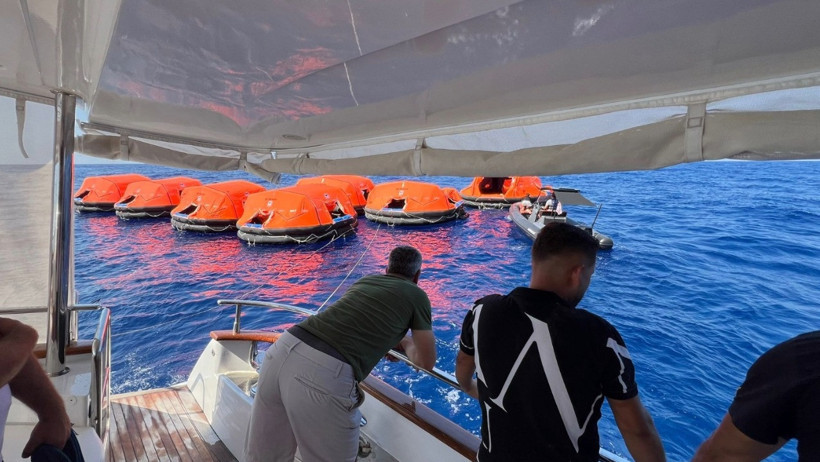Girne açıklarında feribot battı: İçinde 267 kişi vardı - Resim : 1