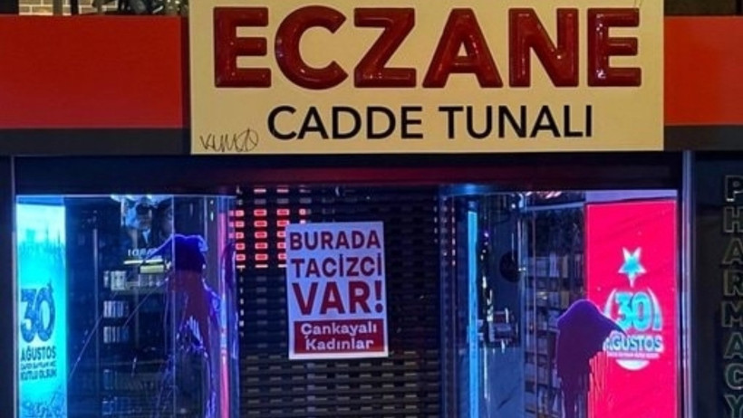 Tacizle suçlanan eczacı serbest kaldı kadınlar bu pankartı astı - Resim : 1
